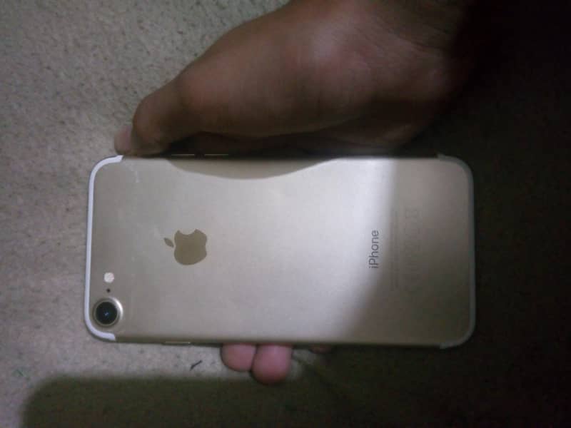 Apple iPhone 7 2