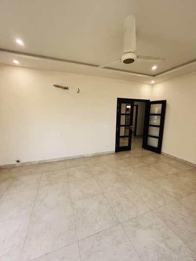 Luxury 4-Bed Duplex Apartment Available for Rent in Zarkon Heights
