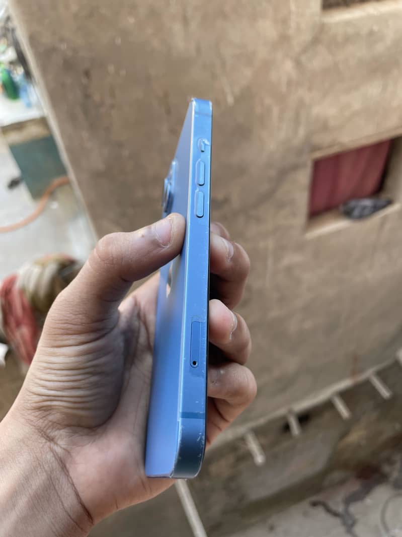 Apple iPhone 13 2