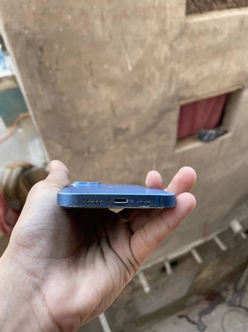 Apple iPhone 13 4