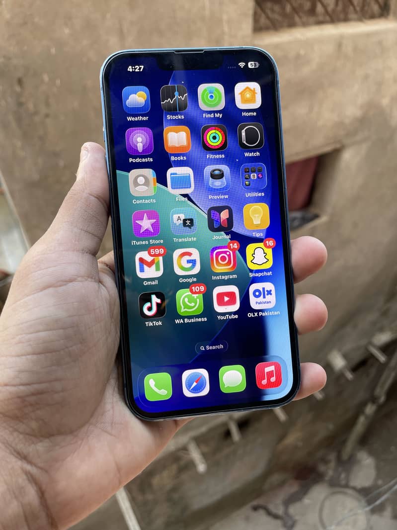 Apple iPhone 13 8