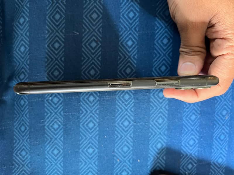 Apple iPhone 11 Pro Max 2