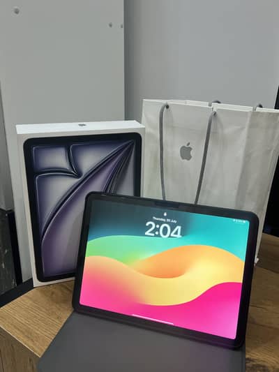 iPad Air 11- inch M2 (256GB) 100% Battery health - Box and charger