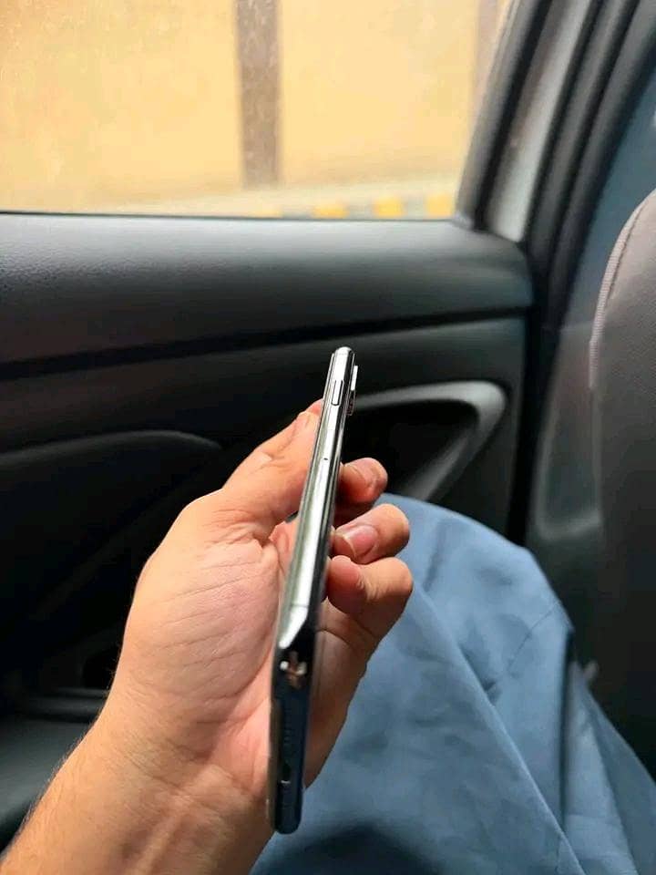 Apple iPhone X 3
