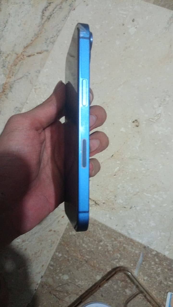 Apple iPhone 13 4
