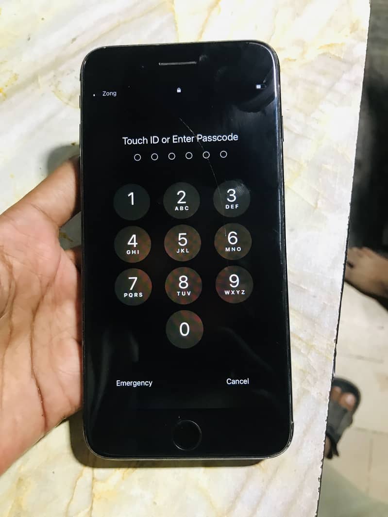 Apple iPhone 7 Plus 0