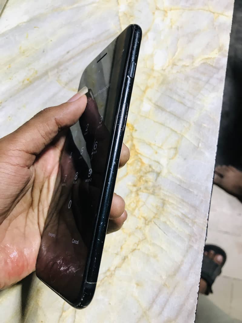 Apple iPhone 7 Plus 3