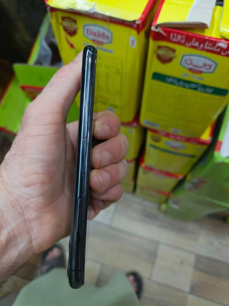 Apple iPhone 11 Pro 4