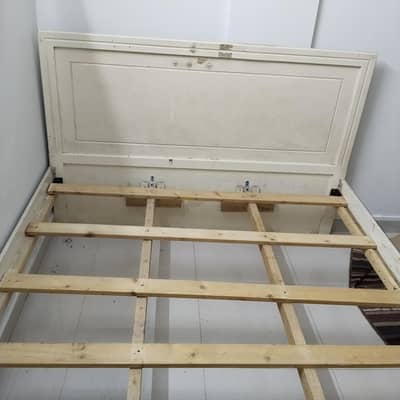 queen bed without mattress