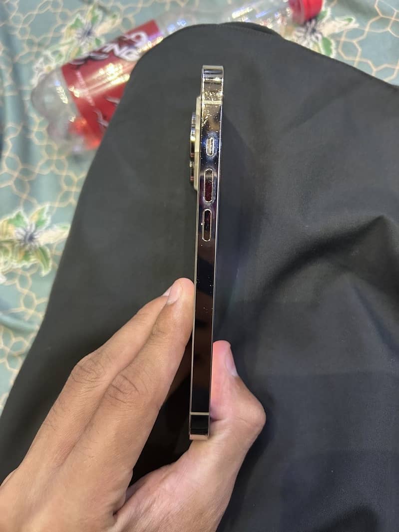 Apple iPhone 14 Pro 0