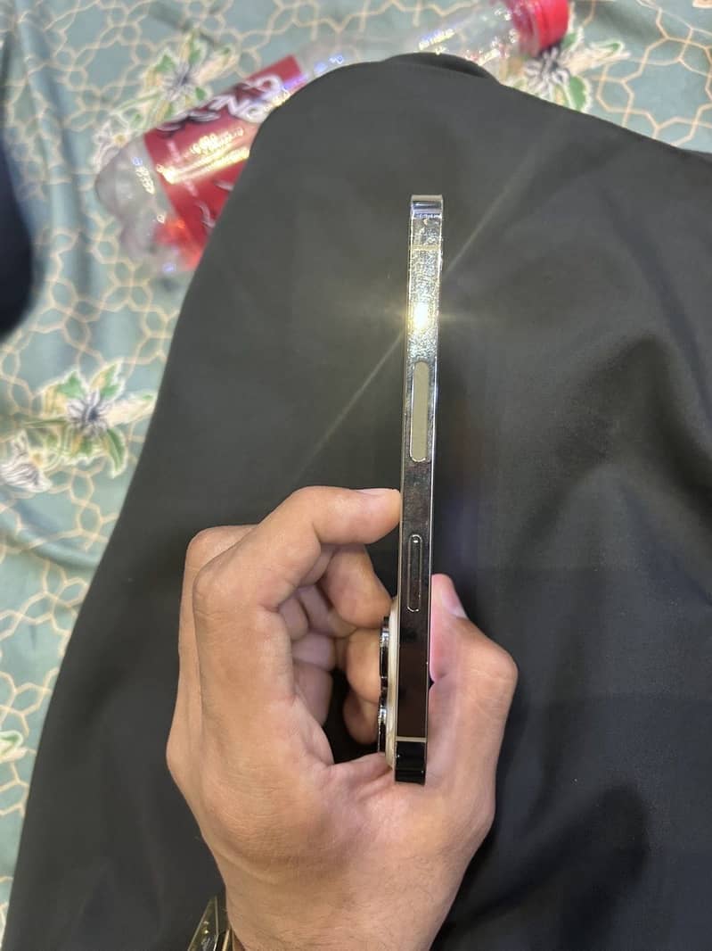 Apple iPhone 14 Pro 2