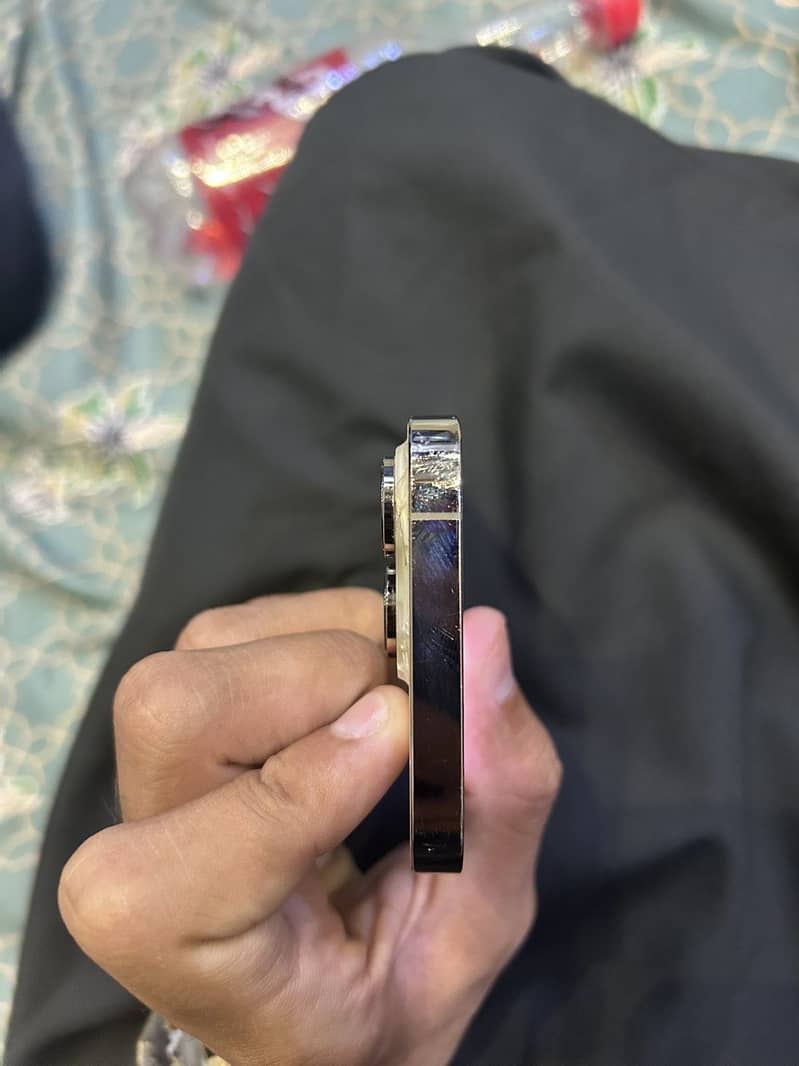 Apple iPhone 14 Pro 4
