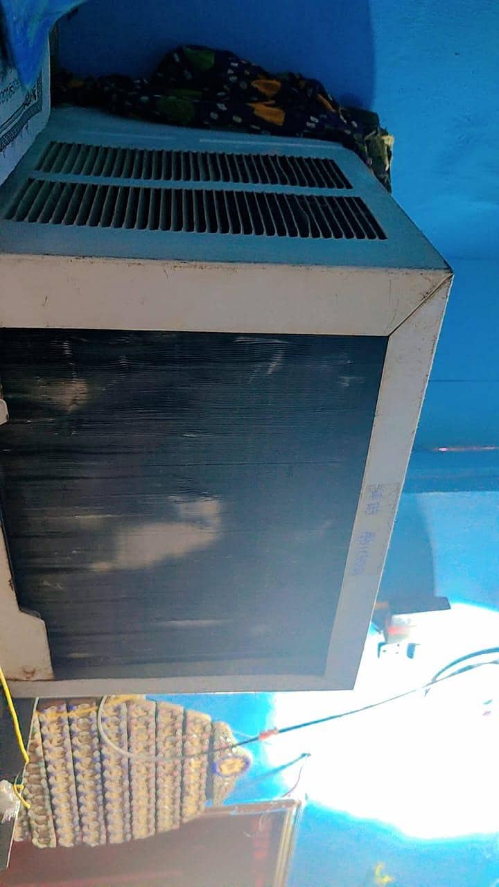 window AC 0.75 6