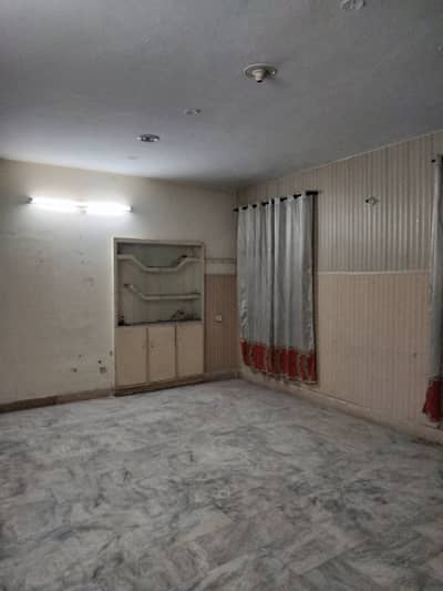 MIAN ESTATE OFFERS CORNER 2.5 MARLA DOUBLE STOREY OLD HOUSE AVAILABLE FOR SALE ON PRIME LOCATION
