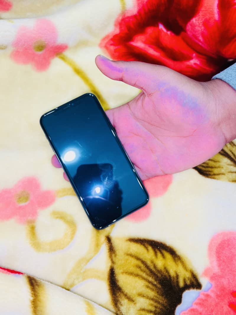 Apple iPhone 11 Pro 1