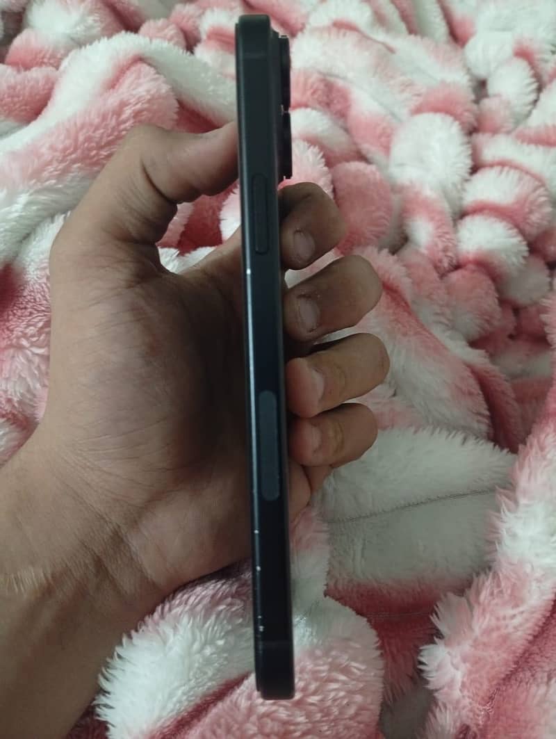 Apple iPhone 15 plus 2