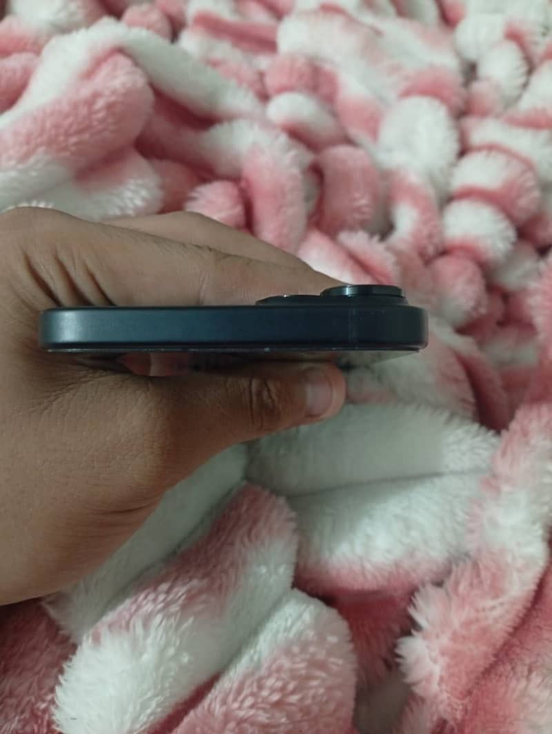 Apple iPhone 15 plus 4