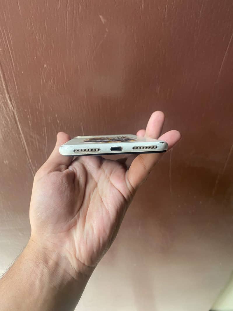 Apple iPhone 7 Plus 1