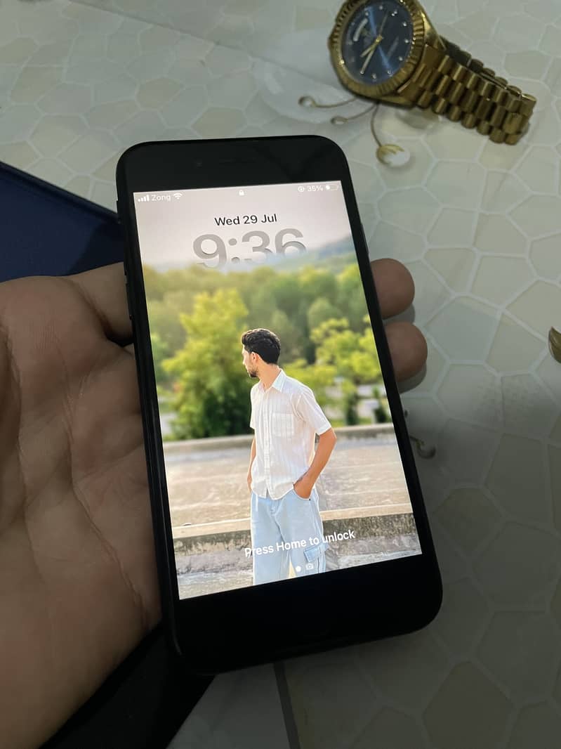 Apple iPhone SE 0