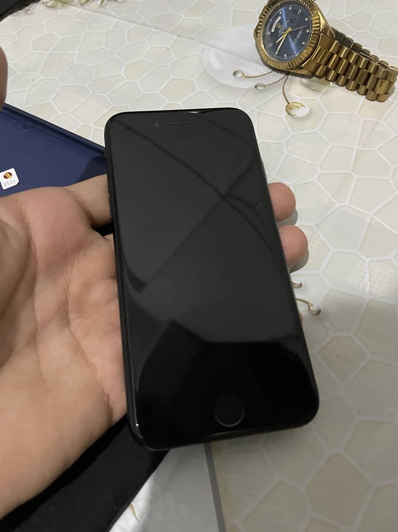 Apple iPhone SE 6