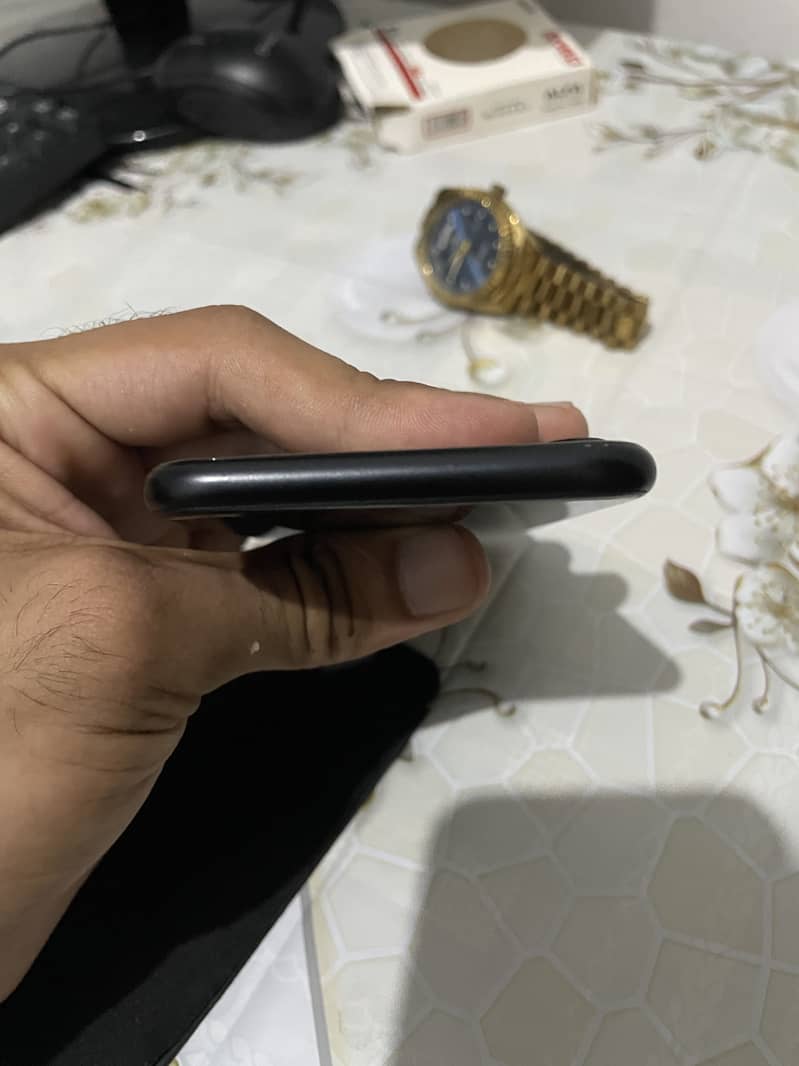 Apple iPhone SE 14