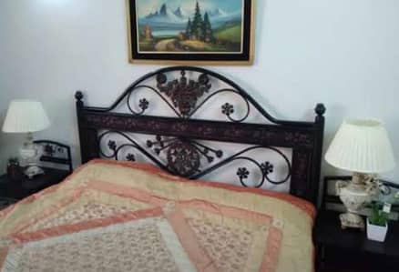 king size iron bed