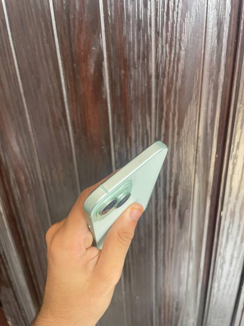 Apple iPhone 15 4