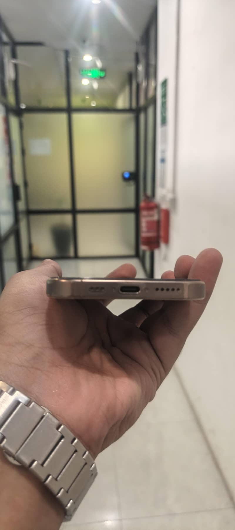 IPhone 16 pro 1