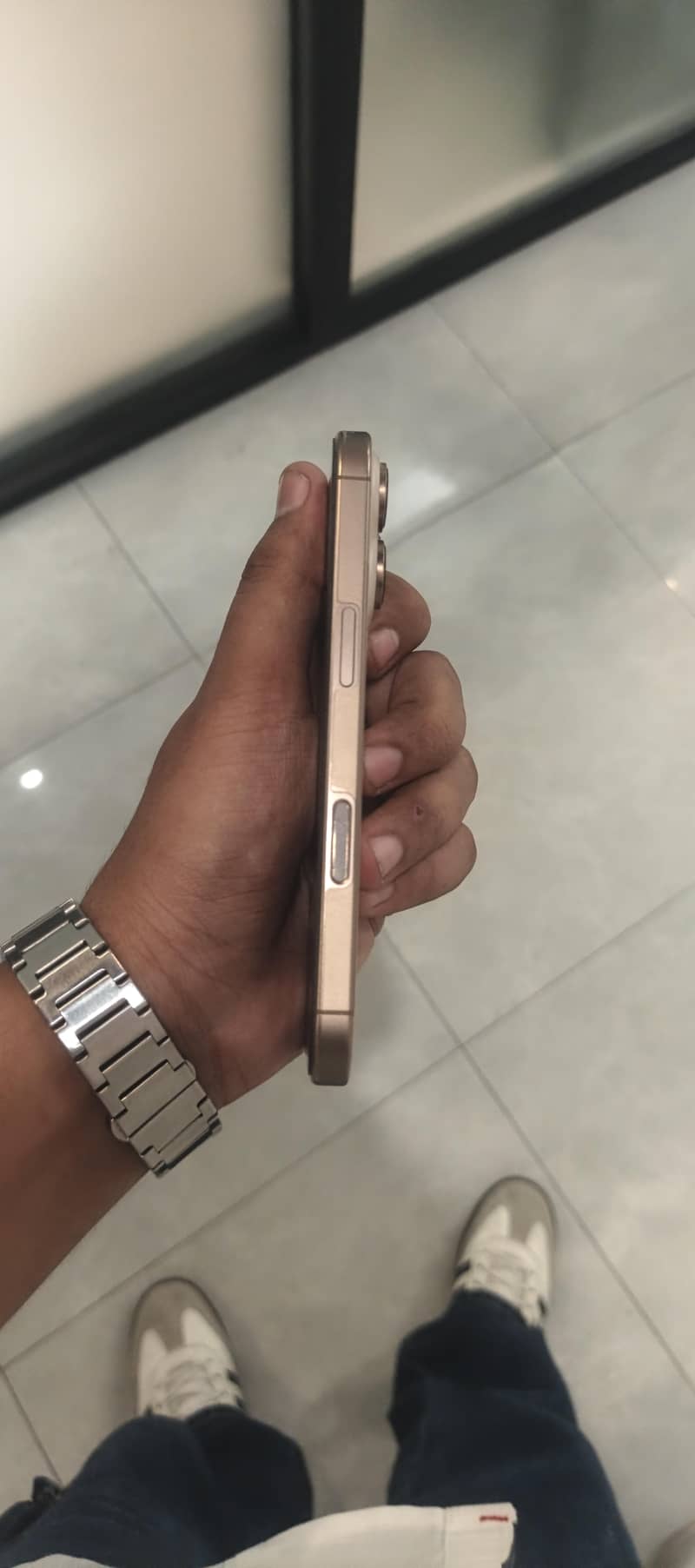 IPhone 16 pro 3