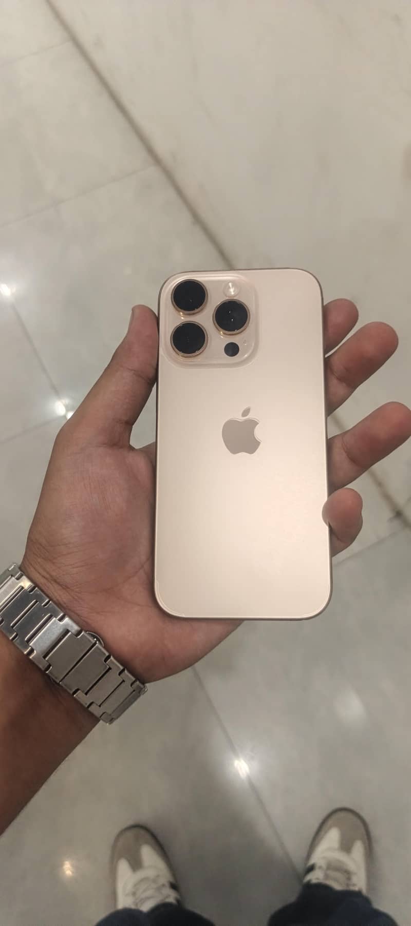 IPhone 16 pro 4