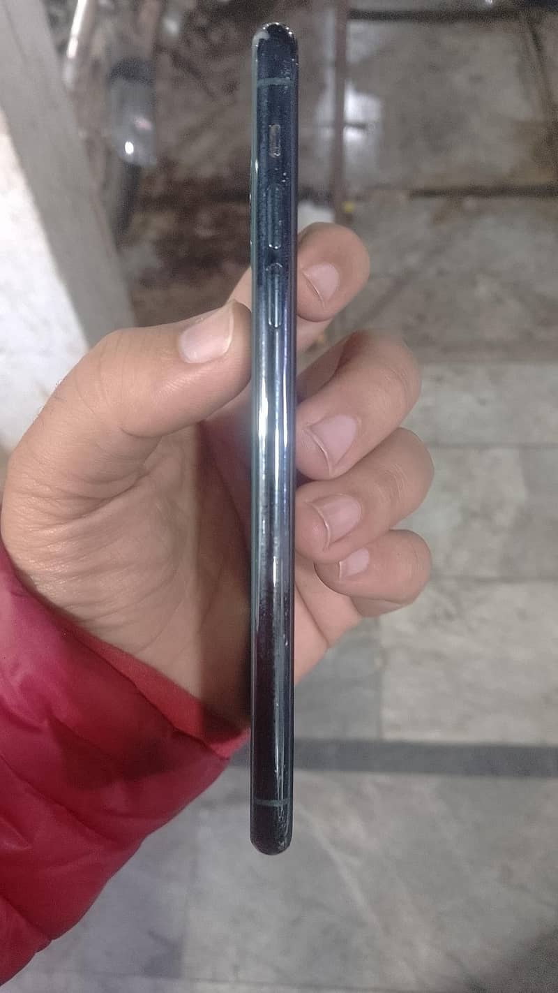 Apple iPhone 11 Pro Max 2