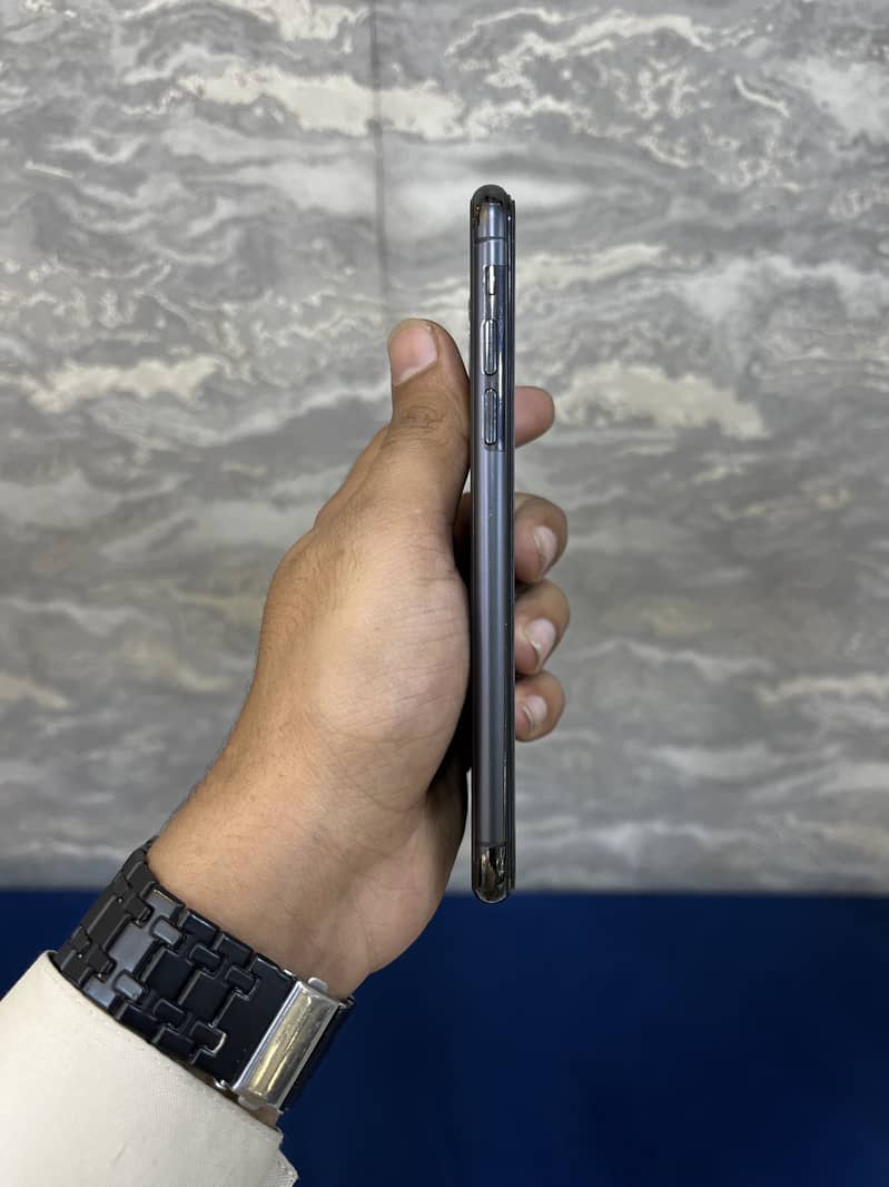 Apple iPhone X 3