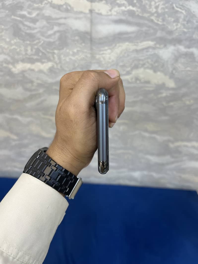 Apple iPhone X 5