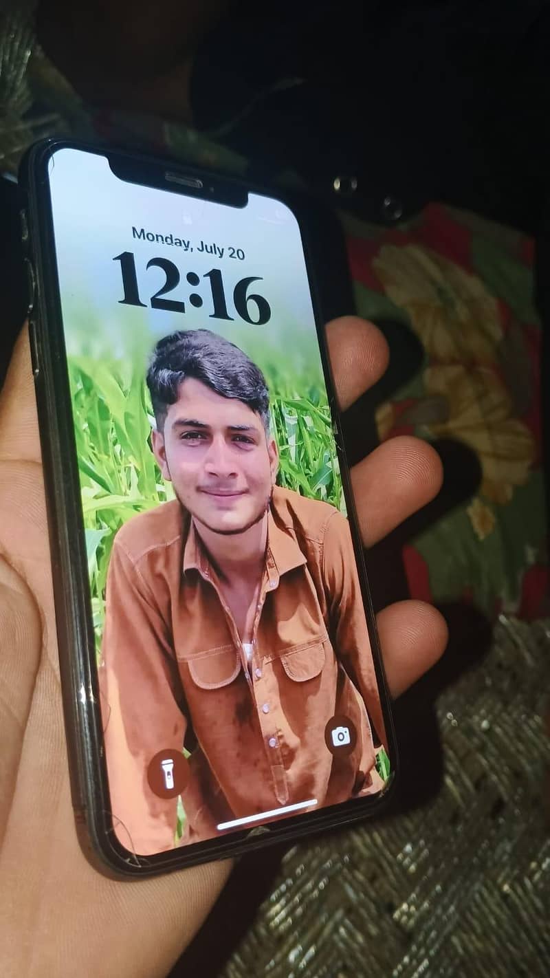 Apple iPhone XS 1