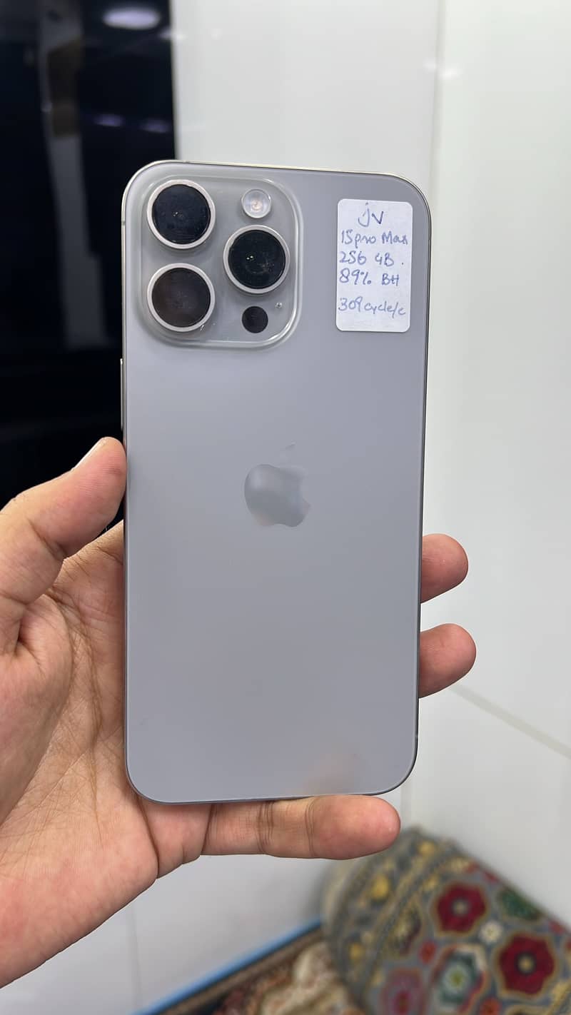 Apple iPhone 15 Pro Max 1