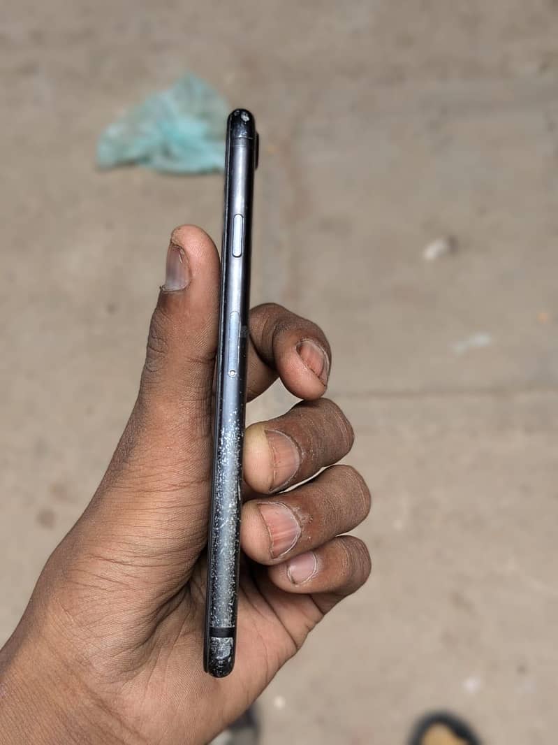 Apple iPhone 7 4