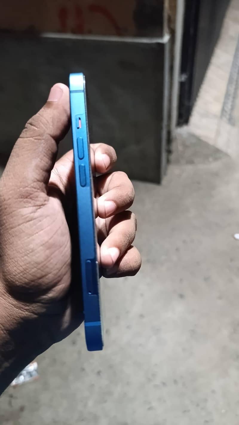 Apple iPhone 13 2