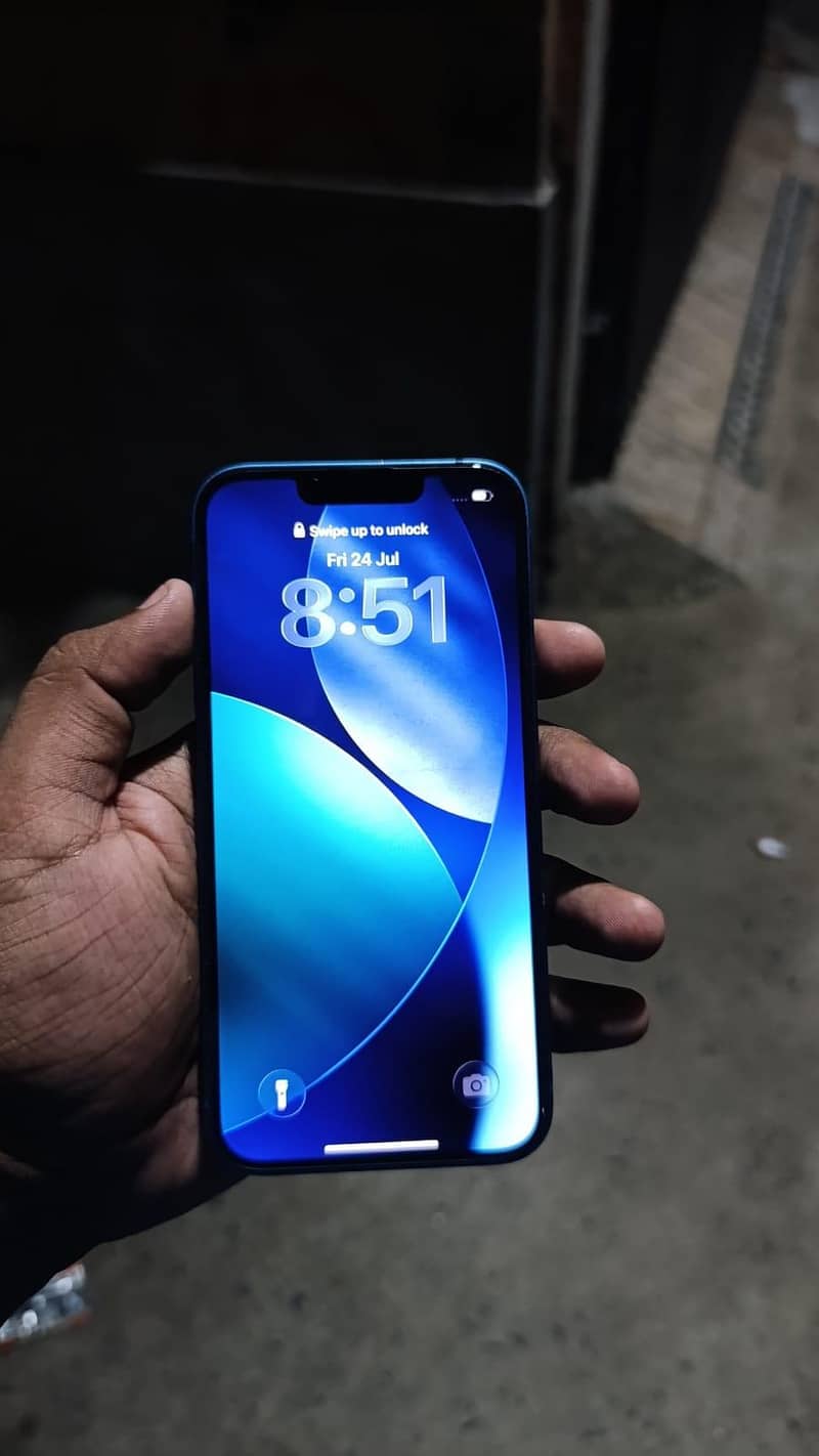 Apple iPhone 13 4