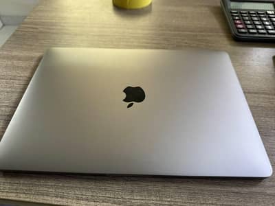 Macbook pro 2016 With taskbar A1707 8 GB ram 256 storage