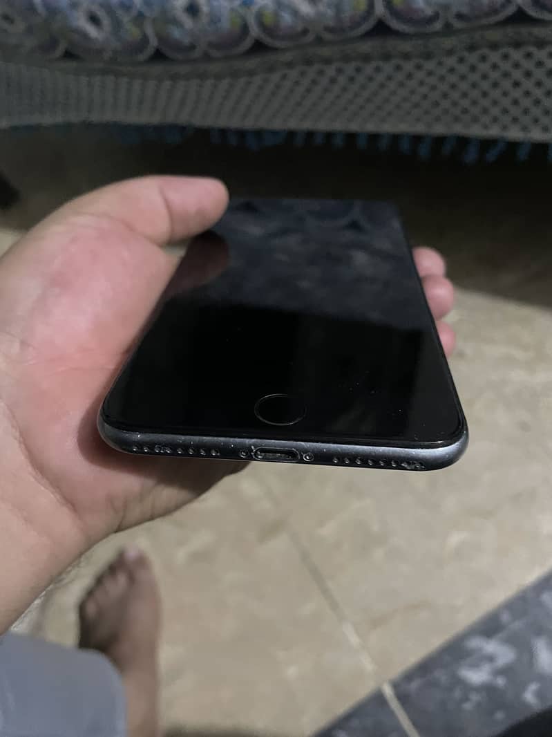 Apple iPhone 8 Plus 2