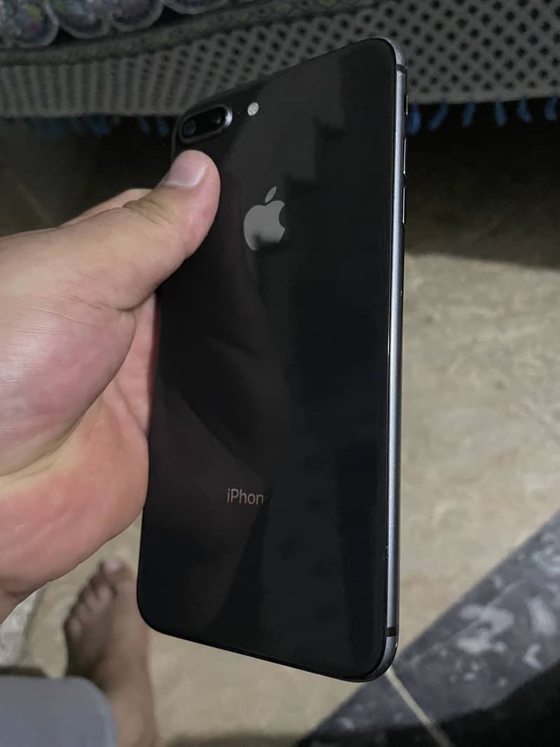 Apple iPhone 8 Plus 3