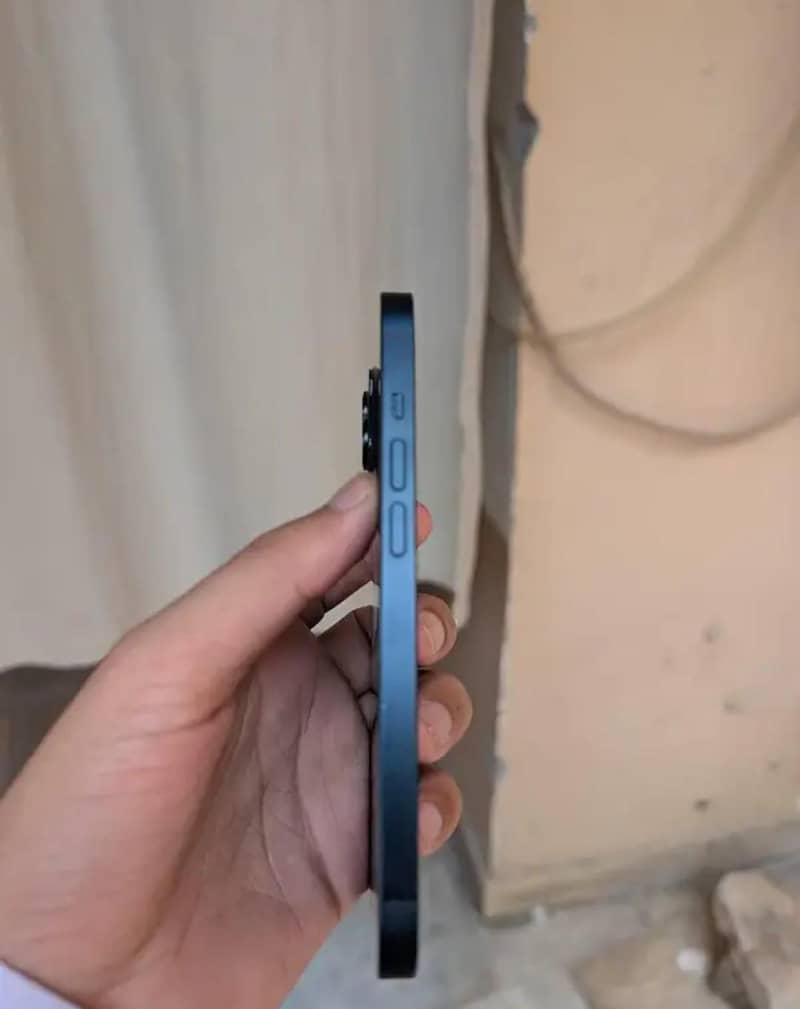 Apple iPhone 14 3