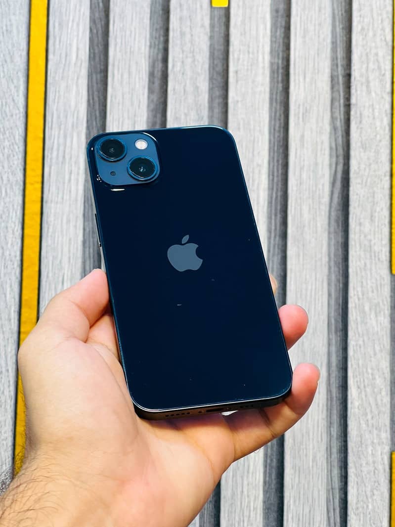 Apple iPhone 13 0