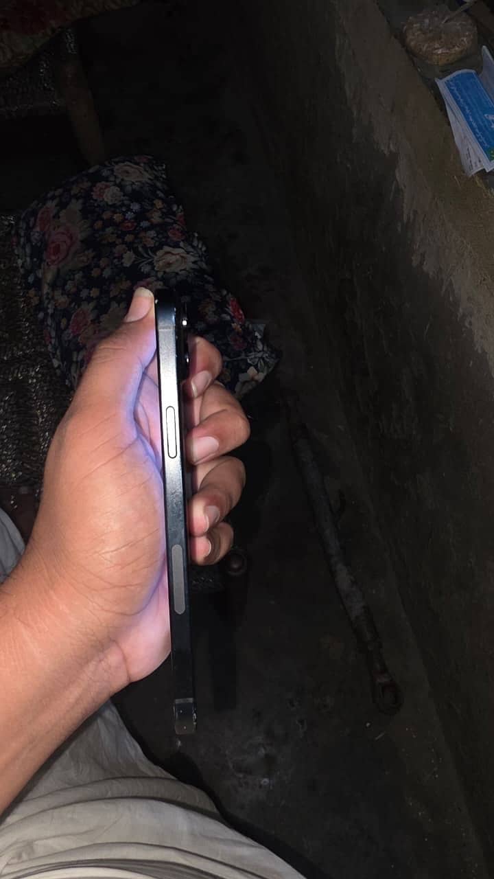 Apple iPhone 15 plus 4