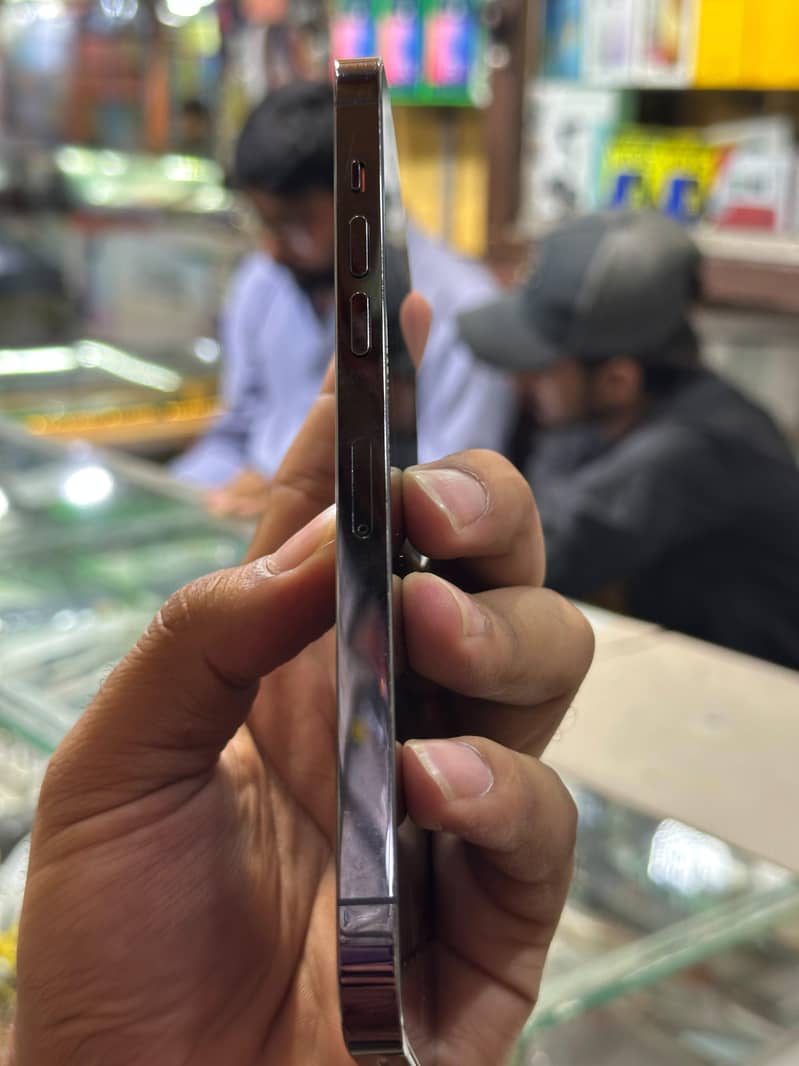 Apple iPhone 14 Pro Max 1