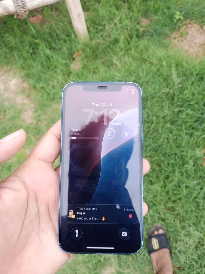 Apple iPhone 12 4