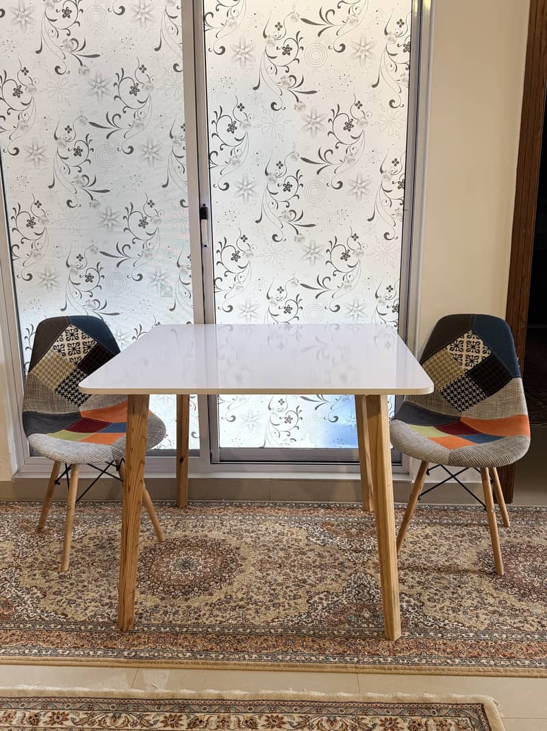 Dining table 0