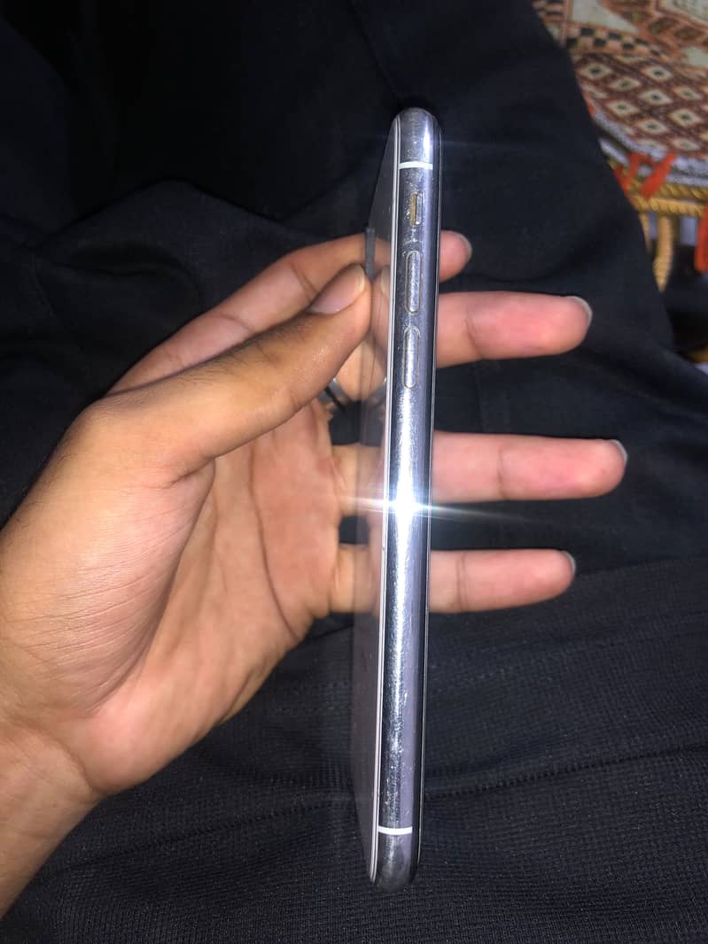 Apple iPhone X 3