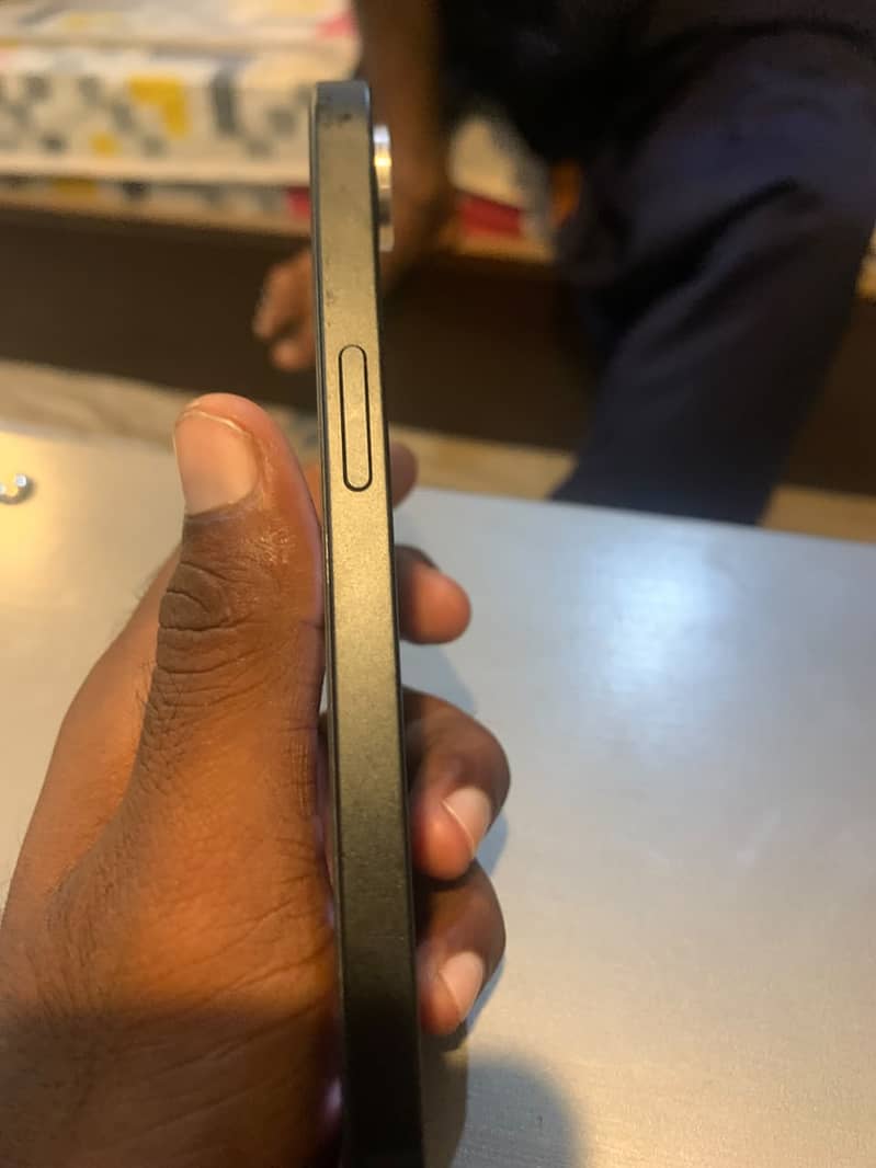 iphone 16e (jv) 3