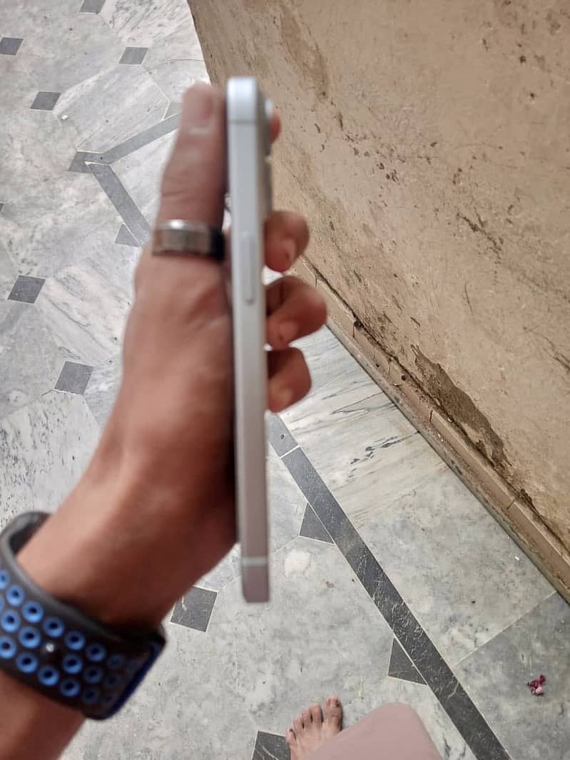 Apple iPhone 15 6